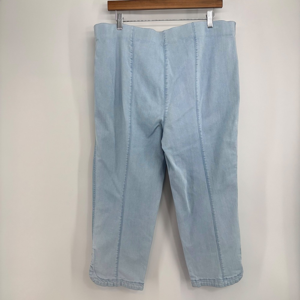 Intro Love the Fit Women Cropped Light Wash Stretch Capri Pants Blue Size 16 - Picture 2 of 9